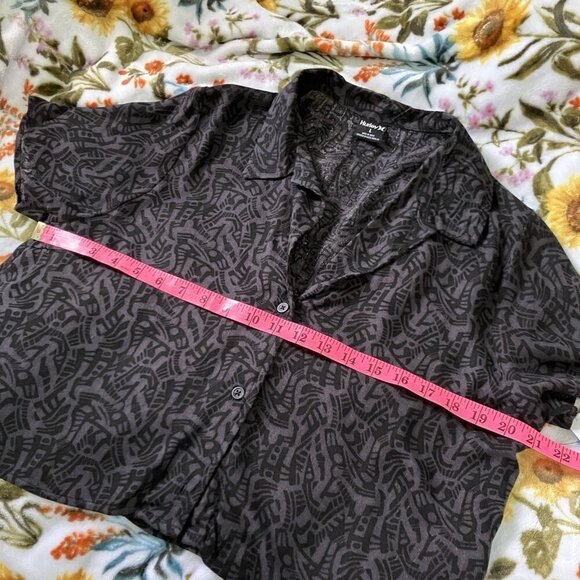 NWT Hurley Work It Top Womens L Cropped Tribal Geometric Camp Button Up - Picture 7 of 7